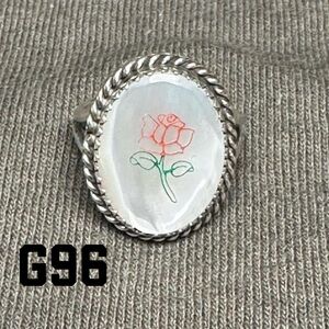 Truly Vintage Porcelain Rose Cameo Style Ring – Size 7 – G96